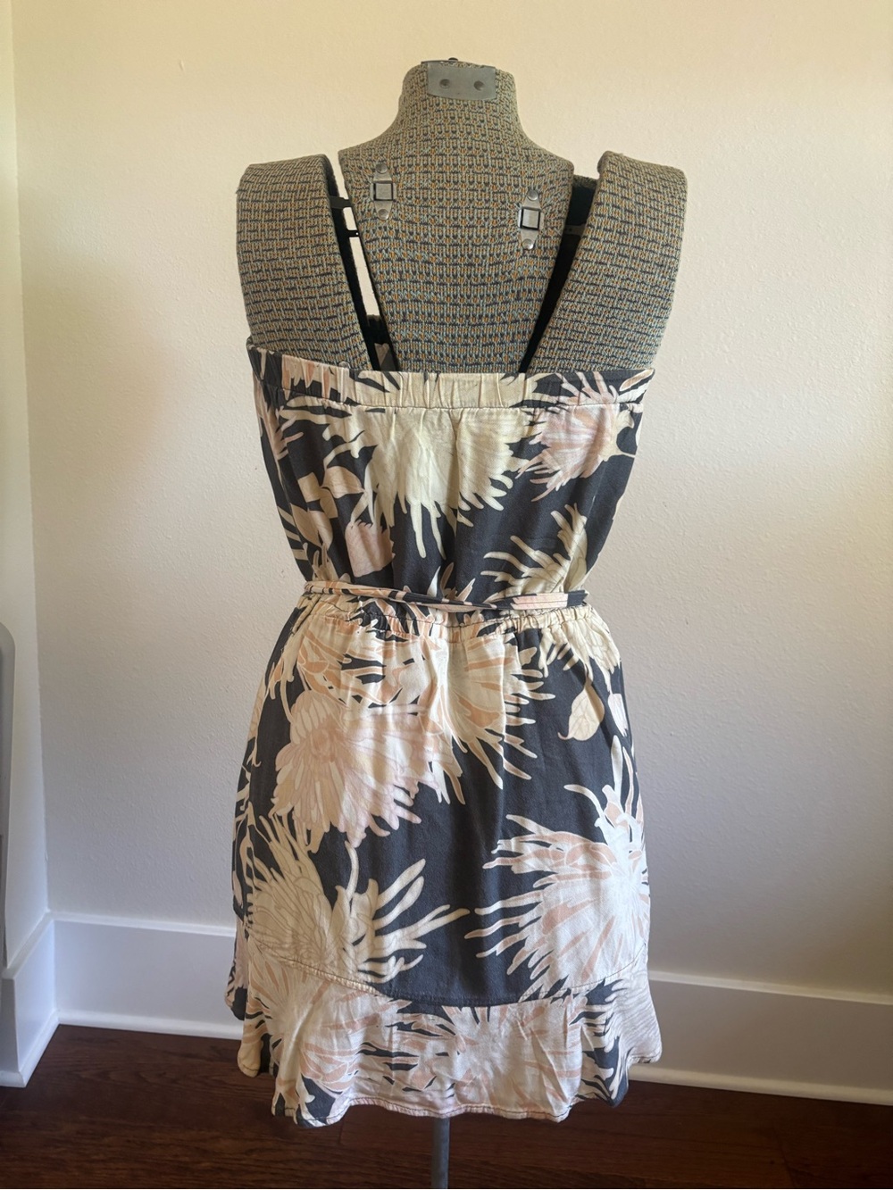cloth & stone Floral Strapless Dress in Charcoal and Blush - Picture 3 of 5